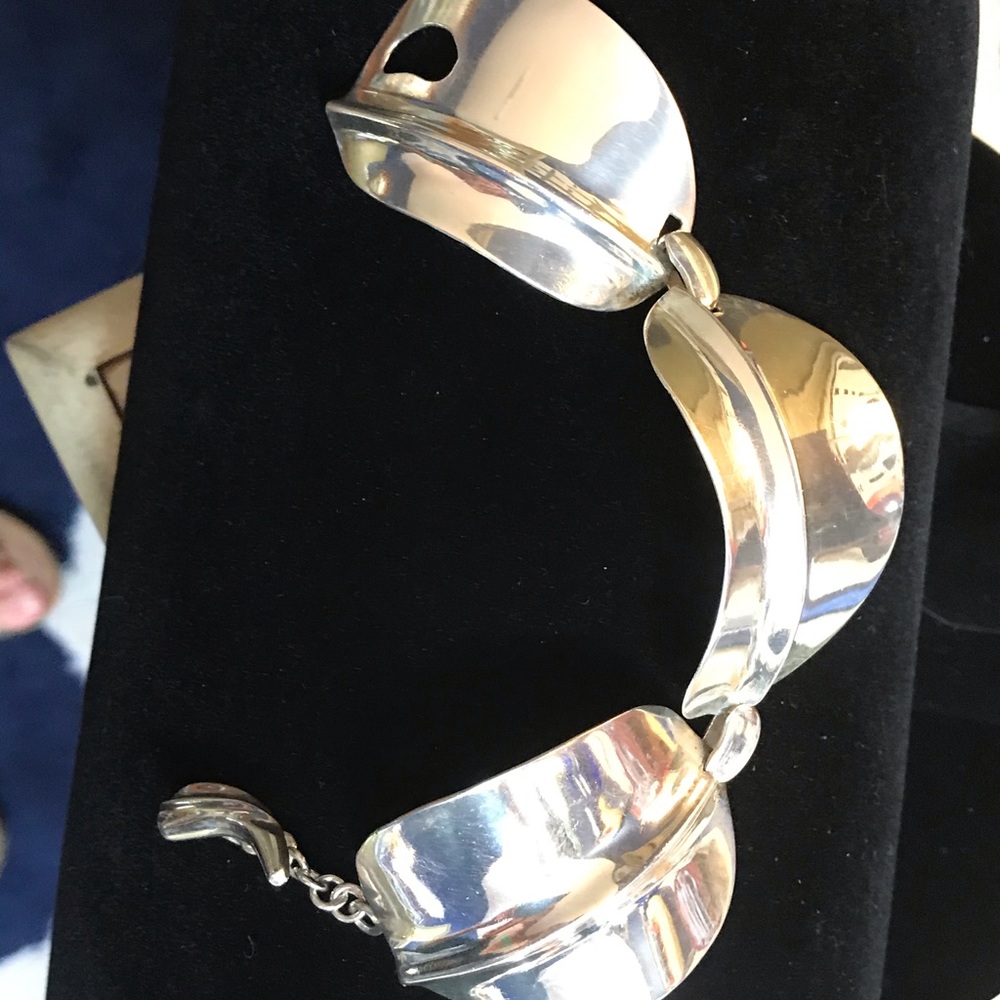 Beautiful Artisan toggle sterling bracelet
Not for sale yet